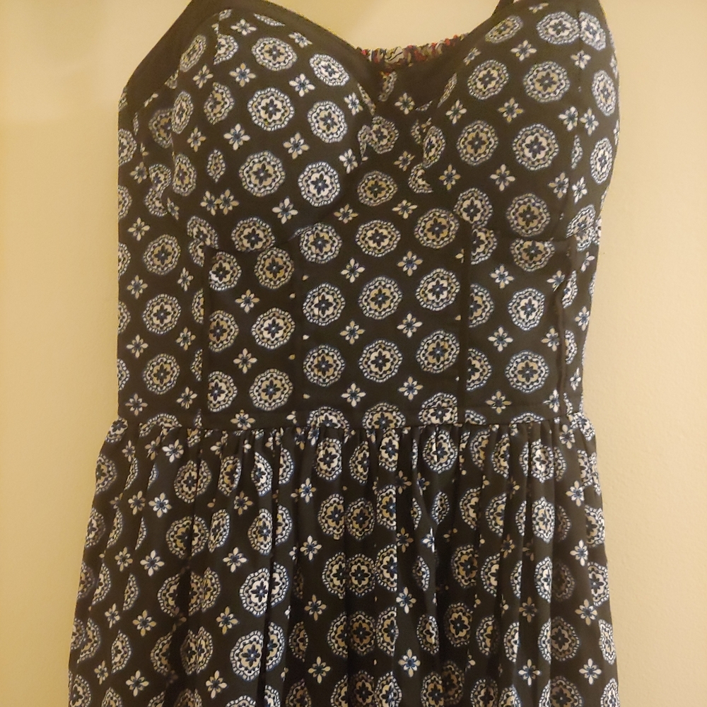 Dress - Picture 3 of 4